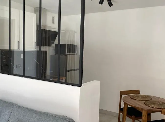 Superbe Centre Les Bains 아파트